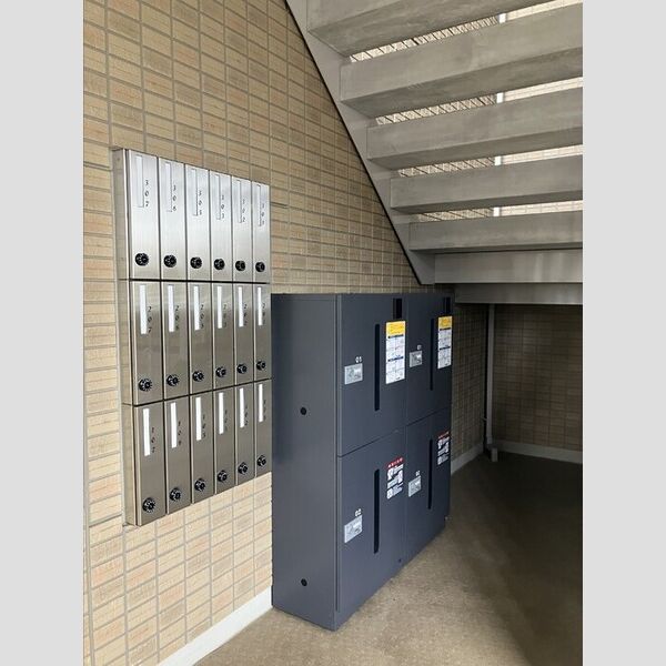 エントランス (集合ポスト・宅配ボックス)