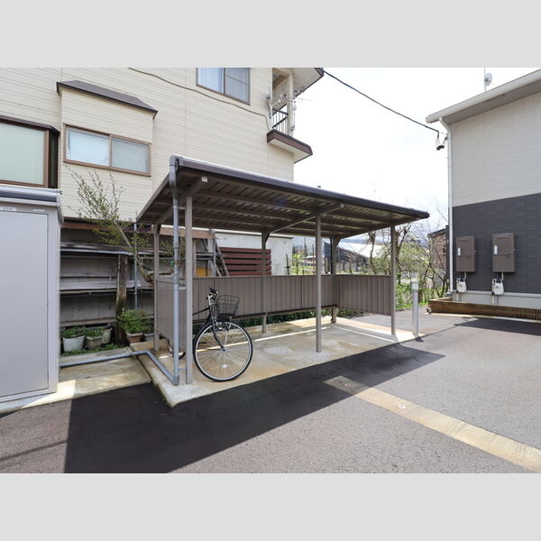 現地周辺 (駐輪場)