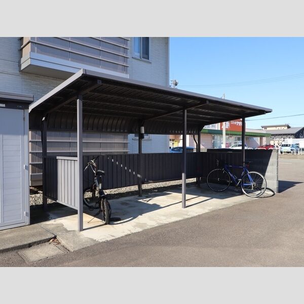 現地周辺 (駐輪場)