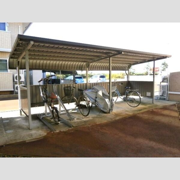 現地周辺 (駐輪場)