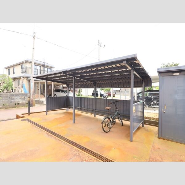 現地周辺 (駐輪場)