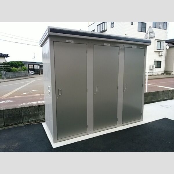 現地周辺 (物置)