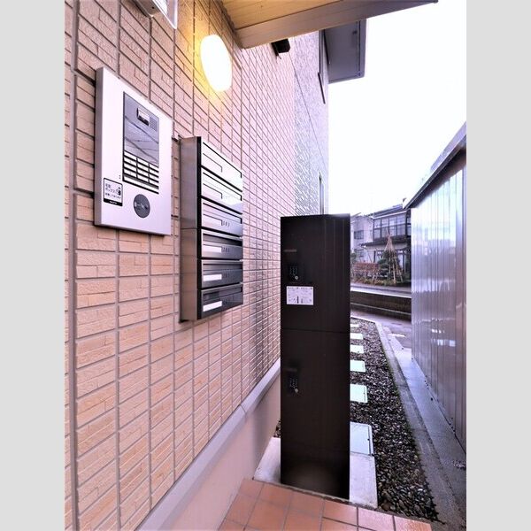 エントランス (宅配ボックス)