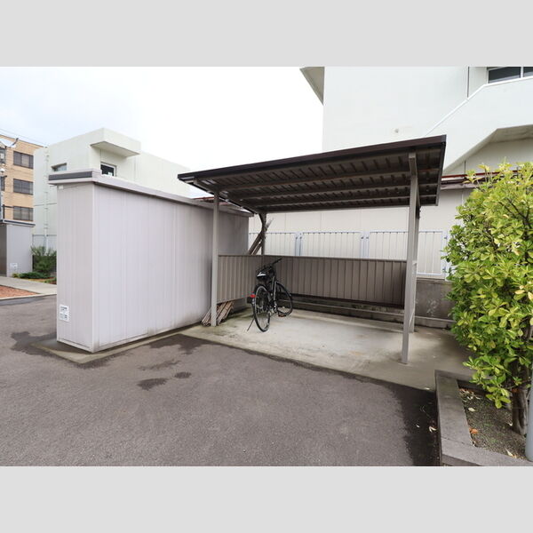 現地周辺 (駐輪場)