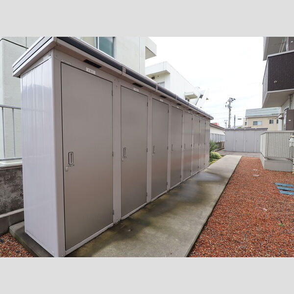 現地周辺 (物置)