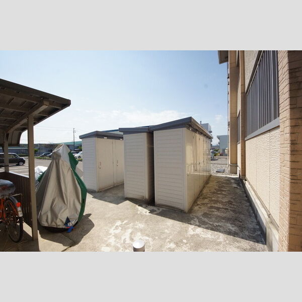 現地周辺 (物置)