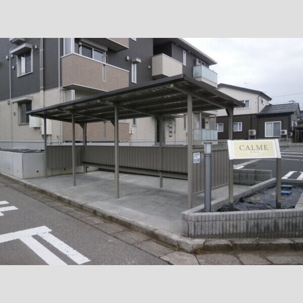 現地周辺 (駐輪場)