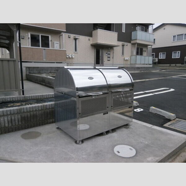 現地周辺 (ゴミ置場)