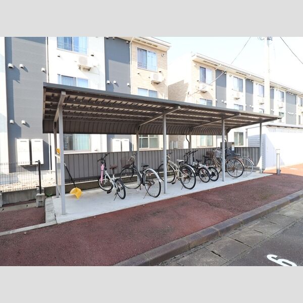 現地周辺 (駐輪場)