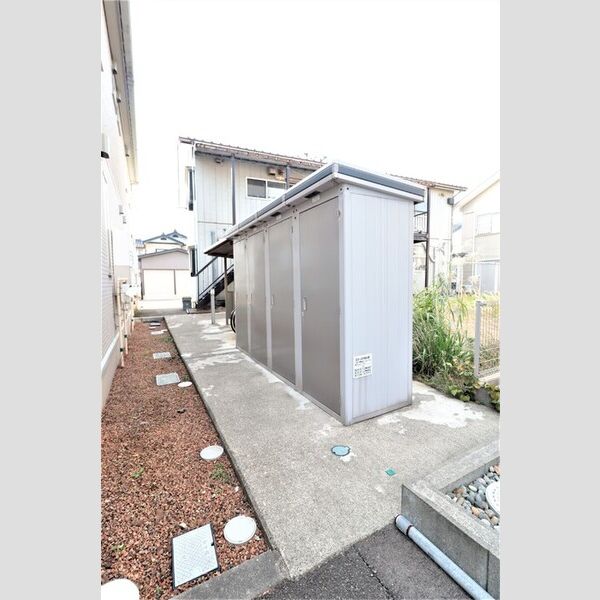 現地周辺 (物置)