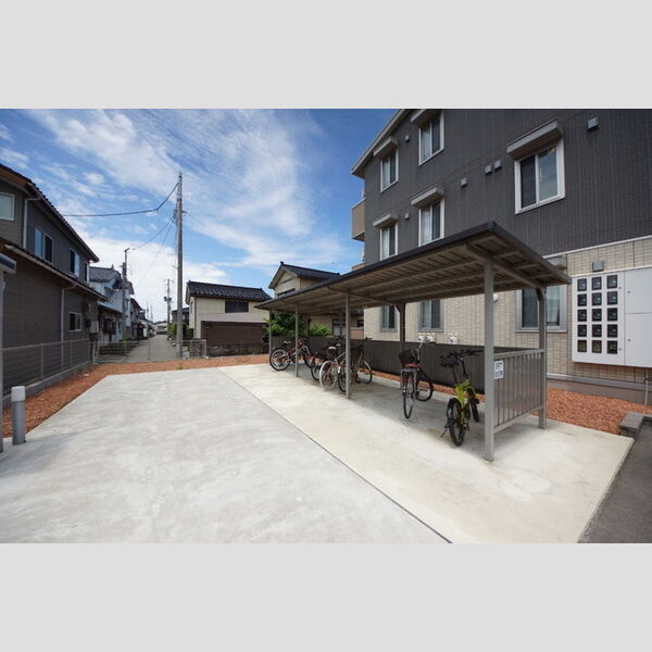 現地周辺 (駐輪場)