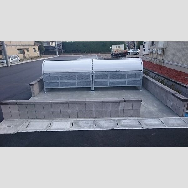 現地周辺 (ゴミ置場)