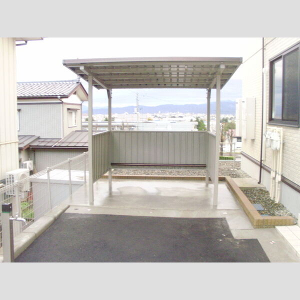 現地周辺 (駐輪場)