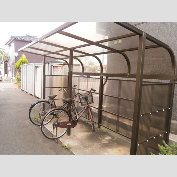 現地周辺 (駐輪場)