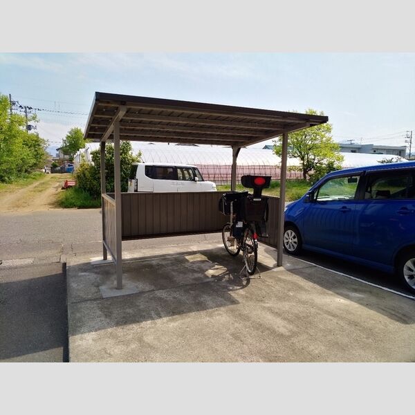 現地周辺 (駐輪場)