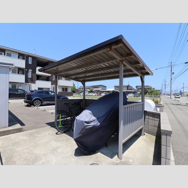 現地周辺 (駐輪場)