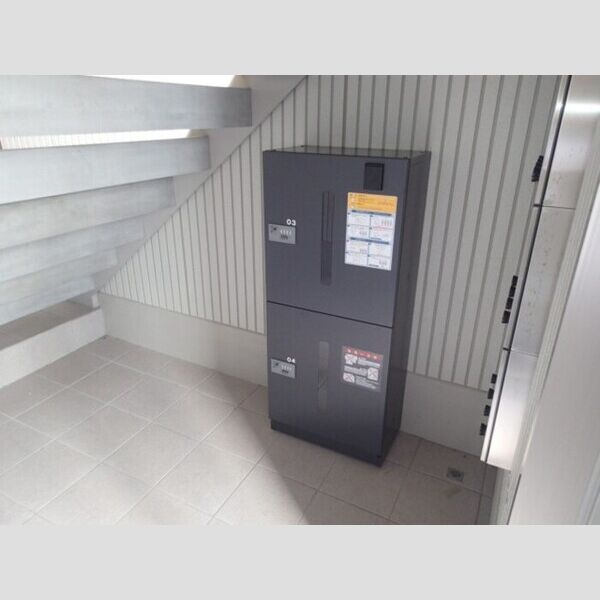 エントランス (宅配ボックス)