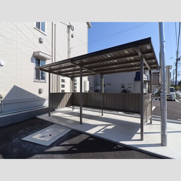 現地周辺 (駐輪場)