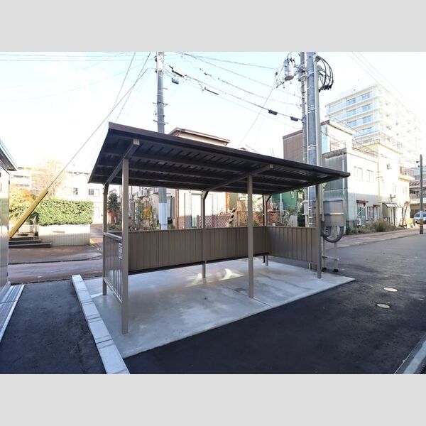 現地周辺 (駐輪場)