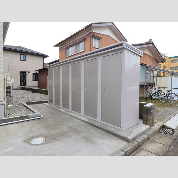 現地周辺 (物置)