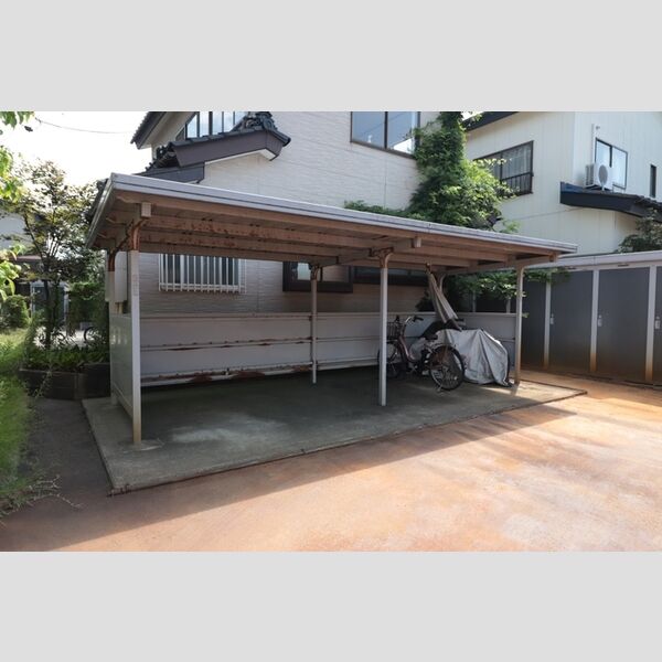 現地周辺 (駐輪場)