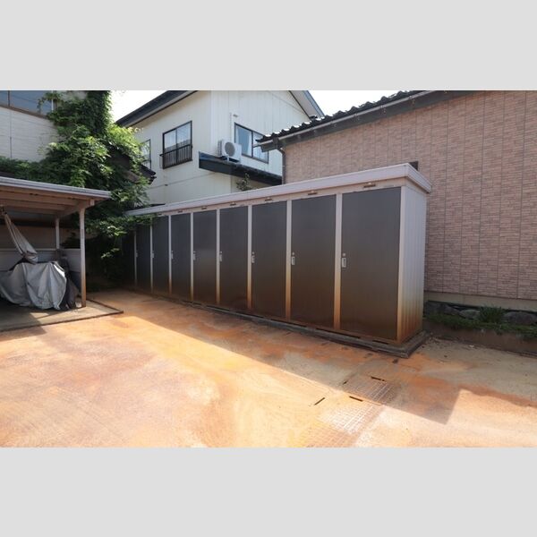 現地周辺 (物置)