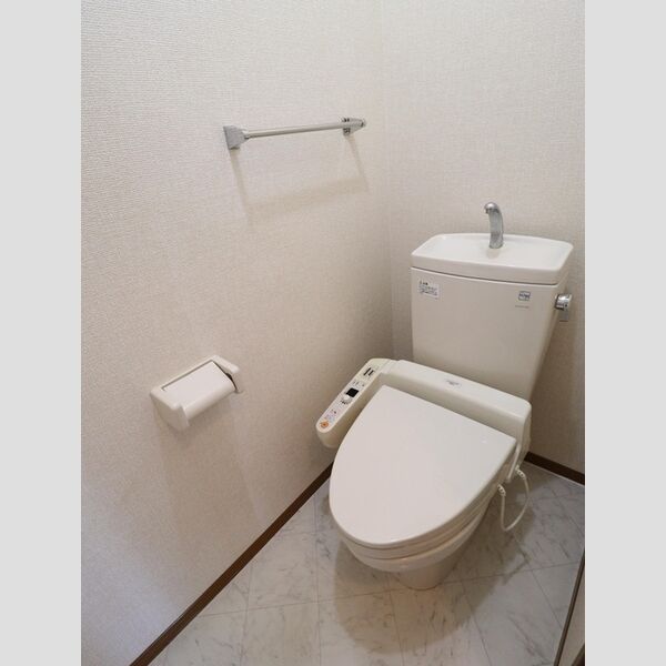 トイレ (温水洗浄暖房便座)