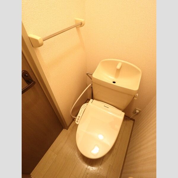 トイレ (温水洗浄暖房便座)