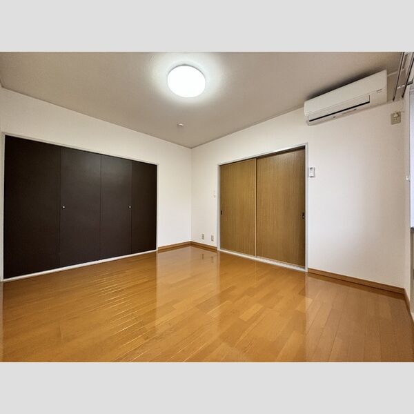 その他 (西側洋室)