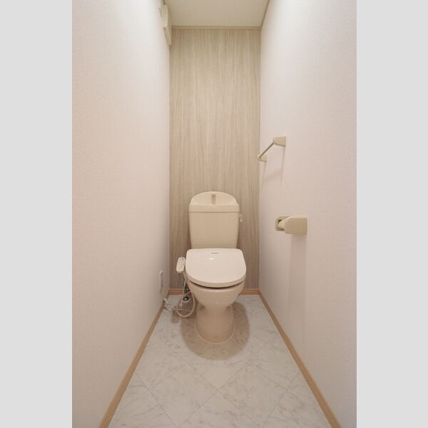 トイレ (温水洗浄暖房便座)