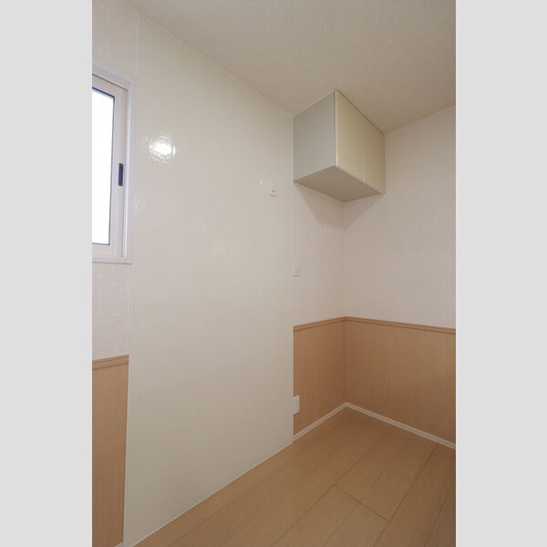 その他 (冷蔵庫置場・吊戸棚)