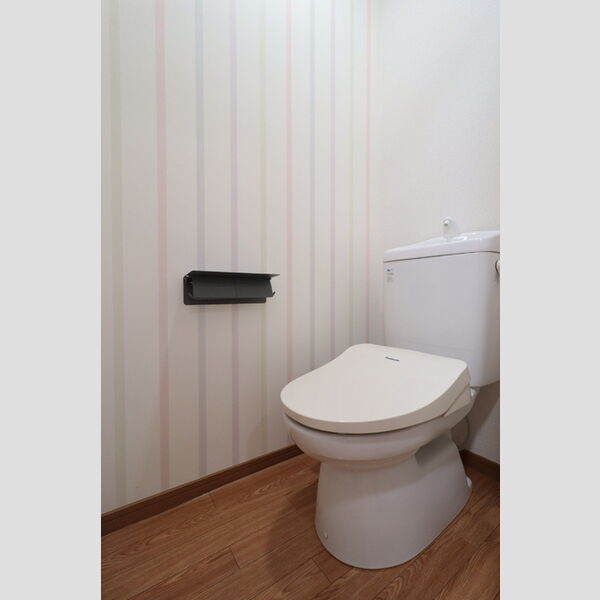 トイレ (温水洗浄暖房便座)