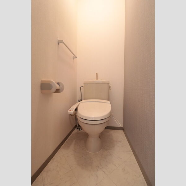 トイレ (温水洗浄暖房便座)