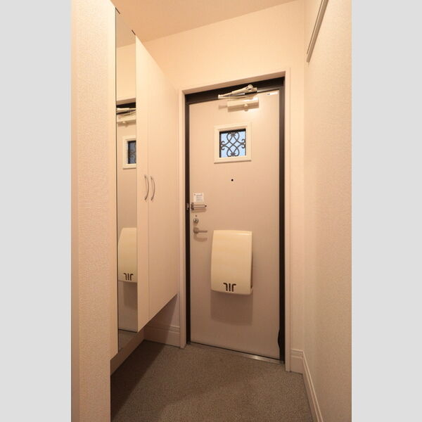 玄関 (トールタイプのシューズボックス)