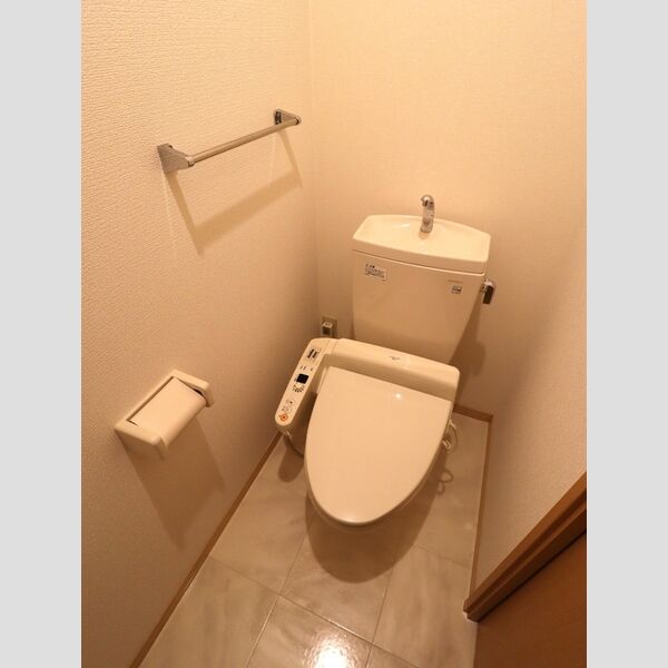 トイレ (温水洗浄暖房便座)