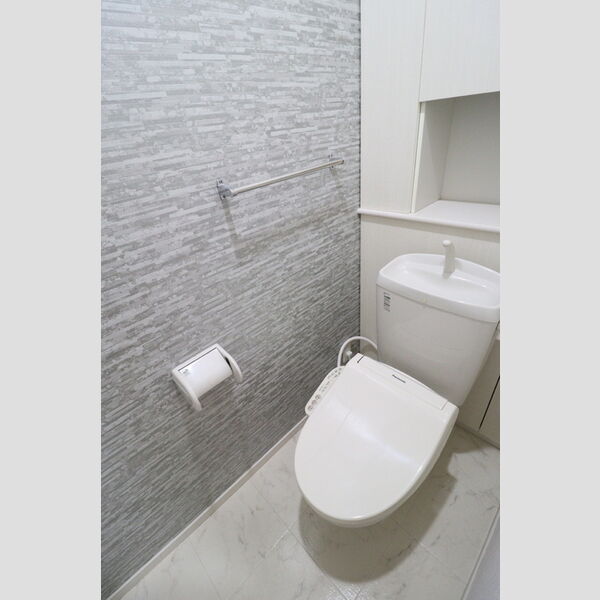 トイレ (温水洗浄暖房便座)