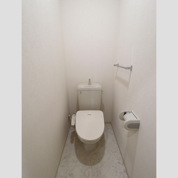 トイレ (温水洗浄暖房便座)