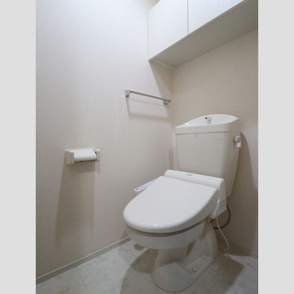 トイレ (温水洗浄暖房便座)