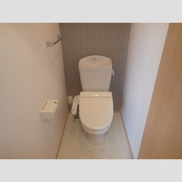 トイレ (温水洗浄暖房便座)