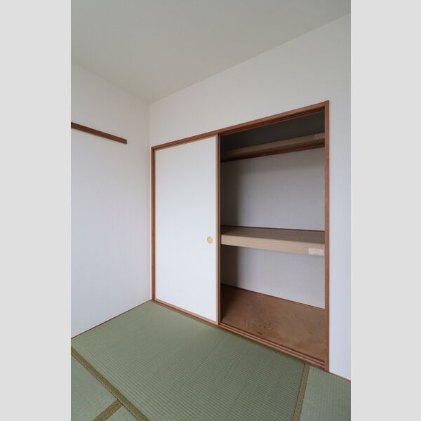 収納 (和室の押し入れ)
