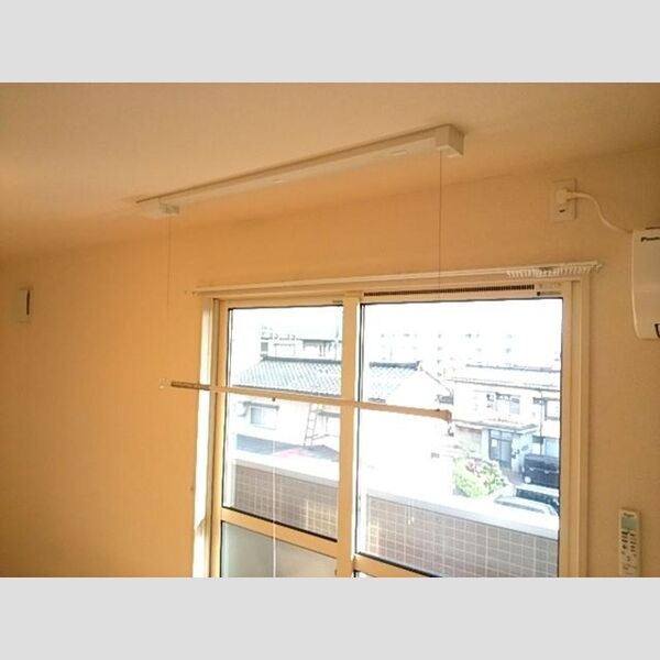 その他設備 (室内物干し)