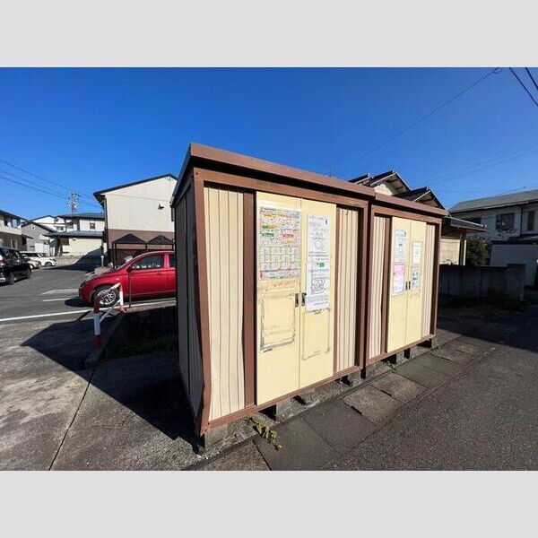 現地周辺 (ゴミ置き場)