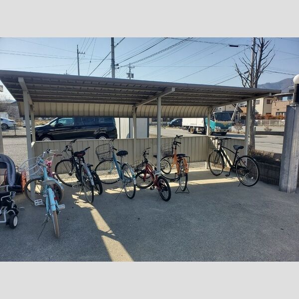 現地周辺 (サイクルポート)