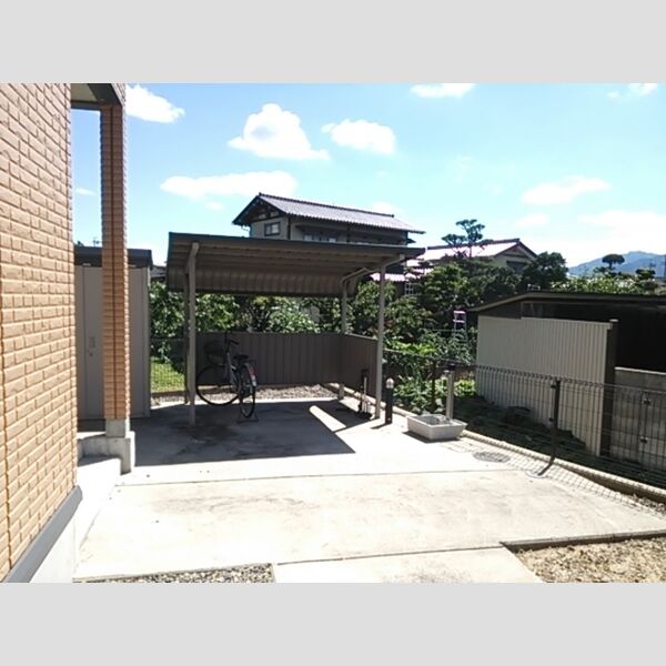 現地周辺 (駐輪場)