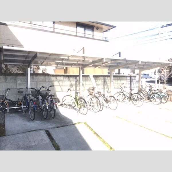 現地周辺 (駐輪場)