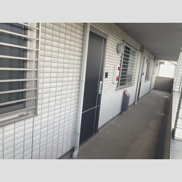 現地周辺 (玄関前)