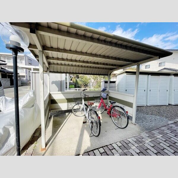 現地周辺 (駐輪場)