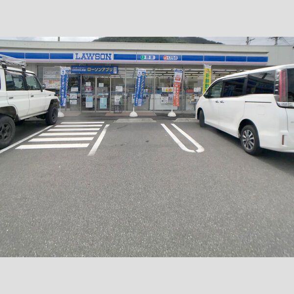 現地周辺 (周辺コンビニ)