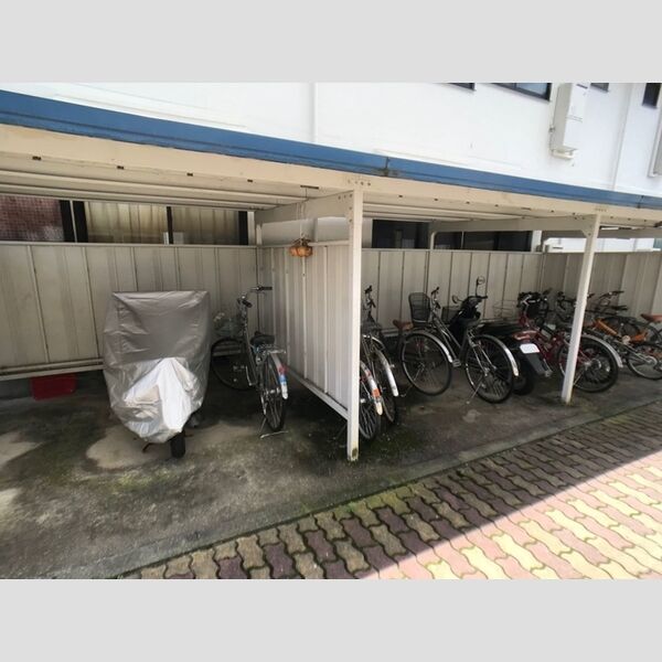 現地周辺 (駐輪場)