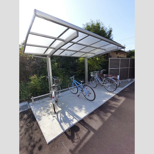 現地周辺 (駐輪場)